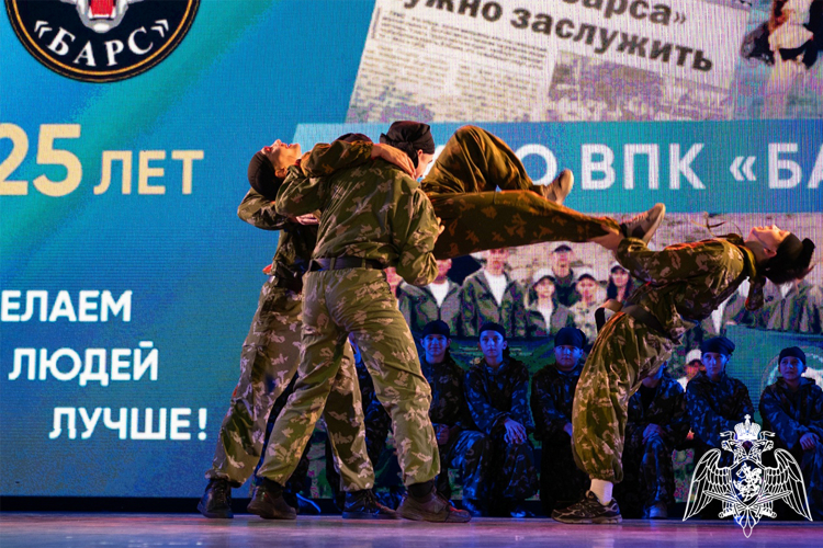 В Тюмени Росгвардия поздравила с юбилеем военно-патриотический клуб «Барс»