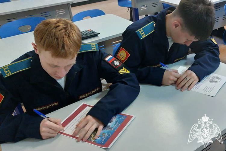 Тюменские кадеты поздравили новогодними открытками бойцов спецназа Росгвардии