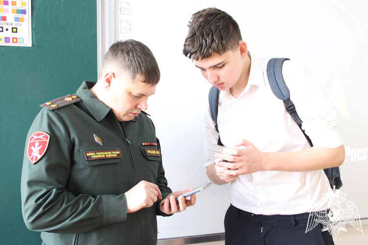 Росгвардейцы провели цикл профориентационных мероприятий для тюменских старшеклассников  