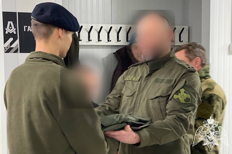 Сотрудники тюменского СОБР «Сова» – наставники курсантов специализированной группы «Щитовик»