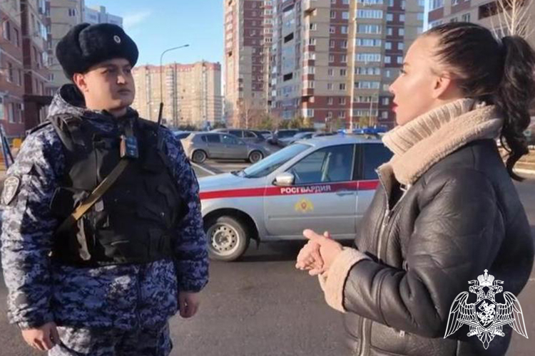 Росгвардейцы обеспечивают надёжную охрану тюменских бригад скорой помощи (видео)