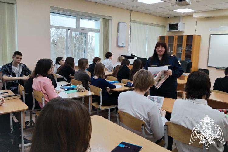 Росгвардейцы провели цикл профориентационных мероприятий для тюменских старшеклассников  