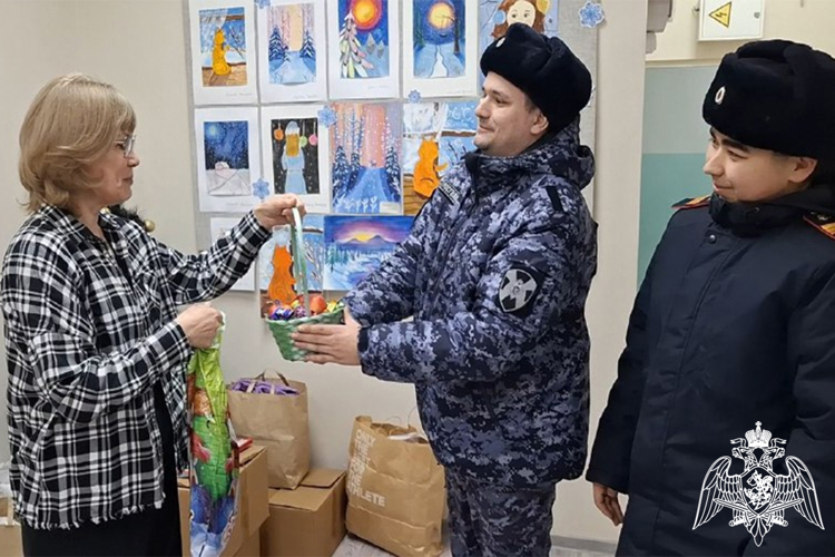 Росгвардейцы оказали благотворительную помощь оказавшимся в трудной жизненной ситуации тюменцам