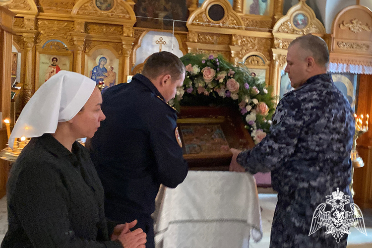 Накануне Рождества Христова руководство и личный состав Росгвардии в Тюмени приняли участие в праздничных мероприятиях и торжественных богослужениях