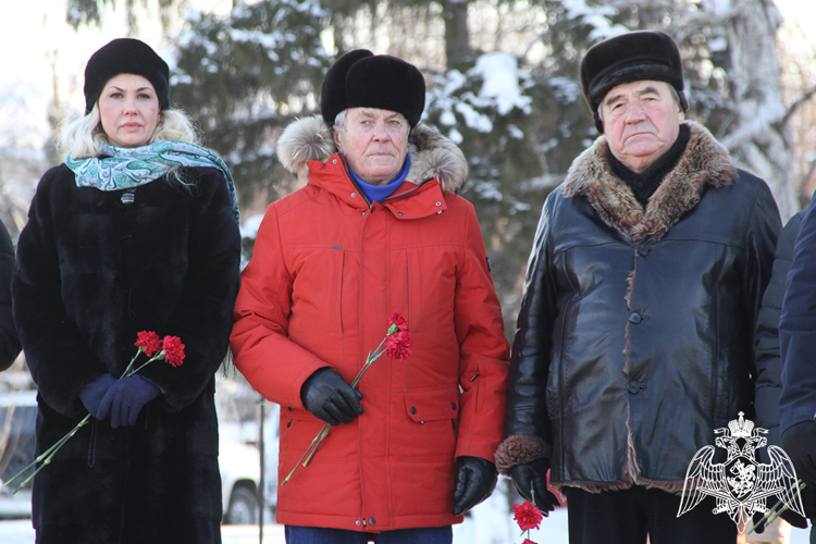 Росгвардейцы в Тюмени приняли участие в памятных мероприятиях в день полного освобождения Ленинграда от фашистской блокады 