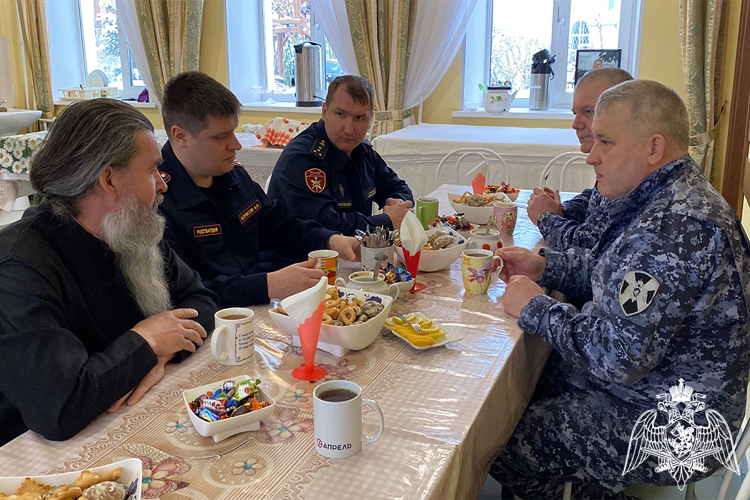 Накануне Рождества Христова руководство и личный состав Росгвардии в Тюмени приняли участие в праздничных мероприятиях и торжественных богослужениях