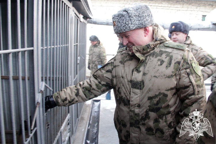     Командующий Уральским округом Росгвардии проверил подразделения ведомства в Тюменской области 