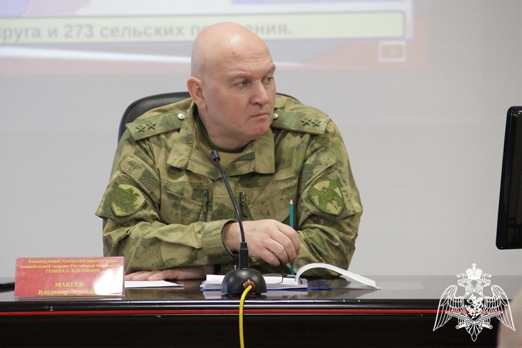     Командующий Уральским округом Росгвардии проверил подразделения ведомства в Тюменской области 