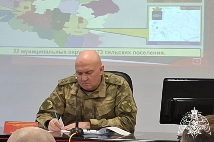     Командующий Уральским округом Росгвардии проверил подразделения ведомства в Тюменской области 