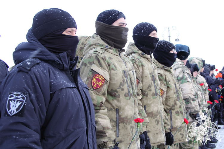 Память героев Сталинградской битвы почтили росгвардейцы в Тюмени