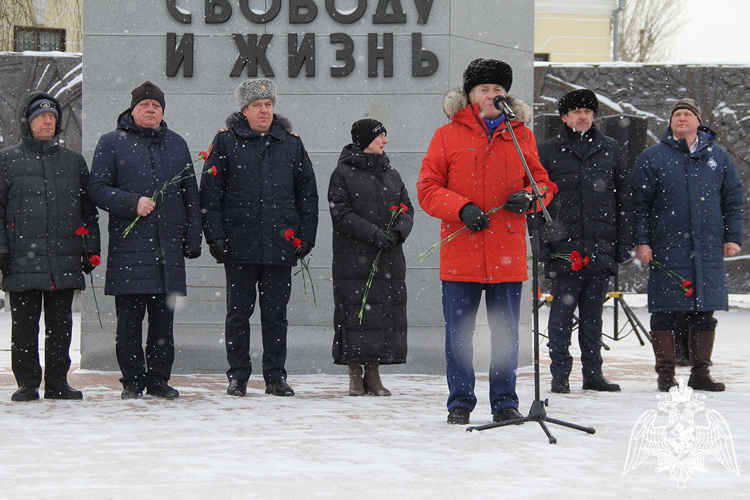 Память героев Сталинградской битвы почтили росгвардейцы в Тюмени