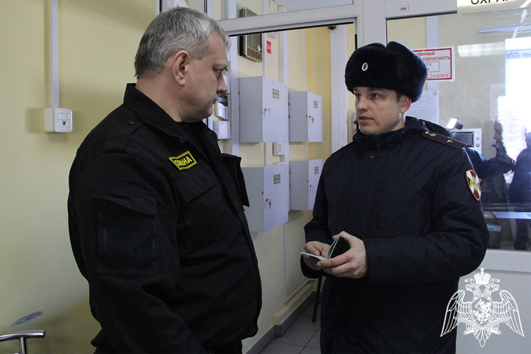 Сотрудники лицензионно–разрешительной работы и государственного контроля Росгвардии познакомили со своей службой тюменских телезрителей