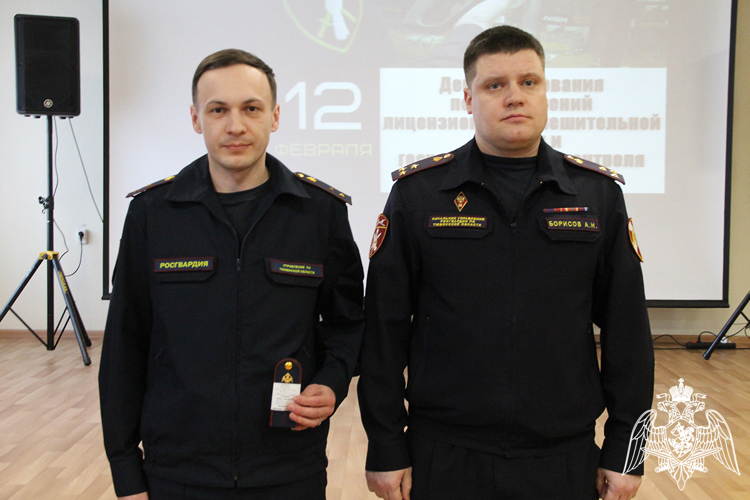 Сотрудников лицензионно–разрешительной работы и государственного контроля Росгвардии чествуют в Тюменской области
