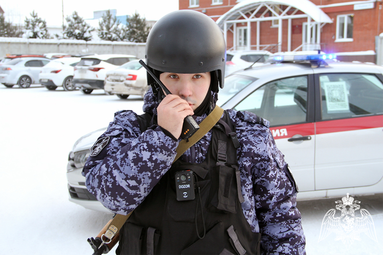 Росгвардейцы задержали подозреваемого в незаконном хранении наркотиков в Тюмени