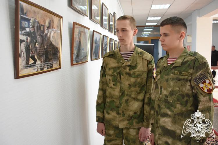 Фотовыставка «10 лет Росгвардии. Всегда на страже» открыта в Тюменской областной Думе