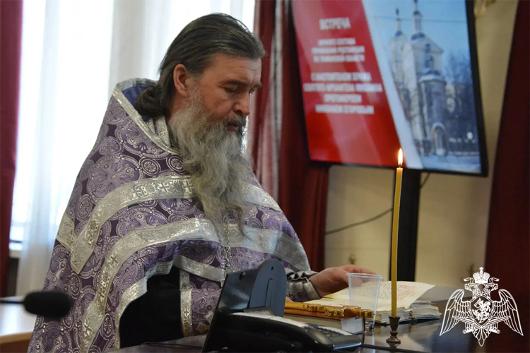 В Тюмени священнослужитель Тобольско-Тюменской епархии провел встречи с личным составом Росгвардии