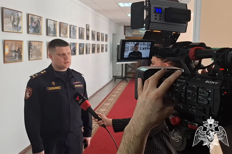 Фотовыставка «10 лет Росгвардии. Всегда на страже» открыта в Тюменской областной Думе