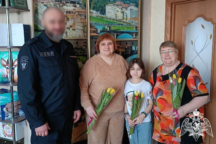 Росгвардейцы в Тюменской области поздравили с весенним праздником матерей и вдов погибших в разные годы боевых товарищей