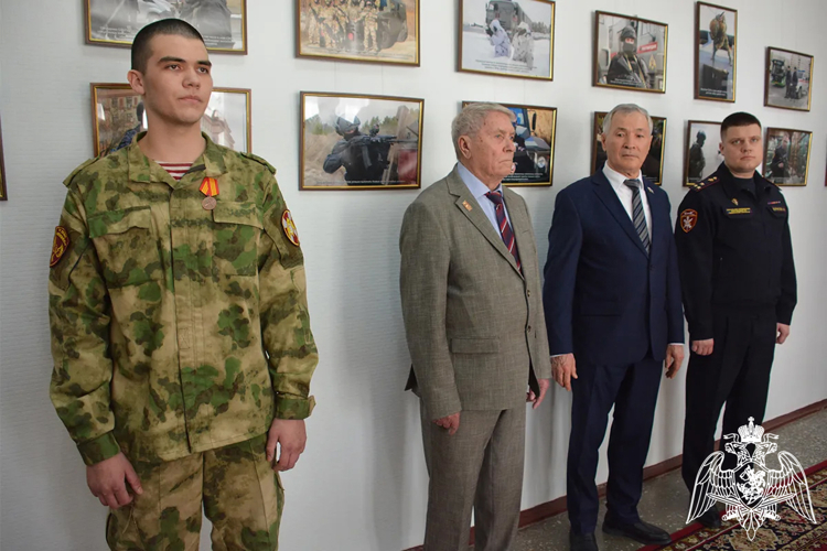 Фотовыставка «10 лет Росгвардии. Всегда на страже» открыта в Тюменской областной Думе