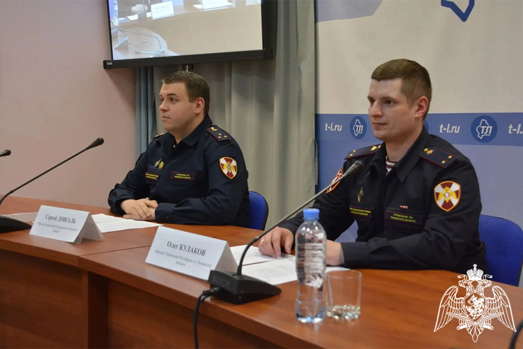 Офицеры Росгвардии в Тюменской области провели родительское онлайн-собрание