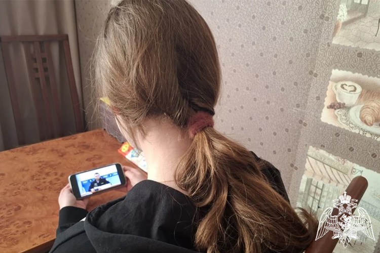 Офицеры Росгвардии в Тюменской области провели родительское онлайн-собрание