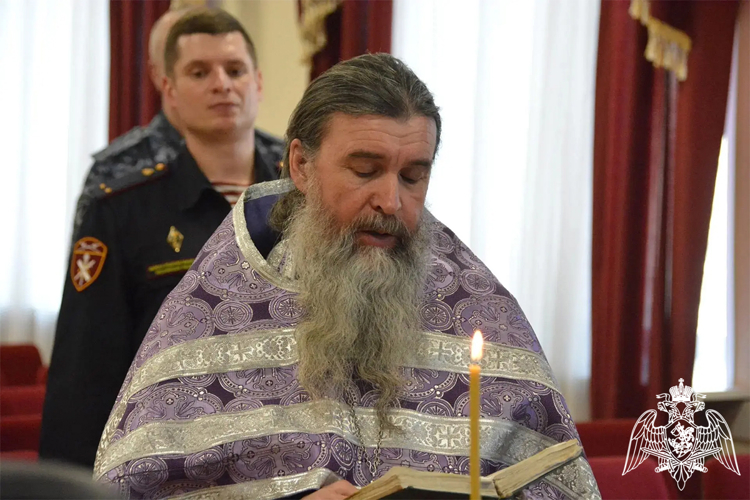 В Тюмени священнослужитель Тобольско-Тюменской епархии провел встречи с личным составом Росгвардии
