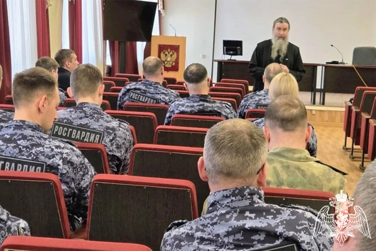 В Тюмени священнослужитель Тобольско-Тюменской епархии провел встречи с личным составом Росгвардии
