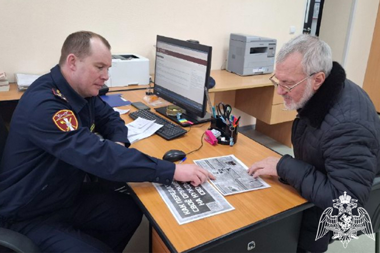 При содействии Росгвардии 200 единиц гладкоствольного оружия передано тюменским подразделениям в зону СВО