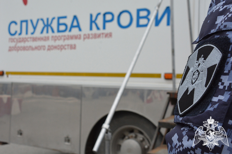 В рамках национального дня донора росгвардейцы в Тюмени пополнили банк крови на 23 литра