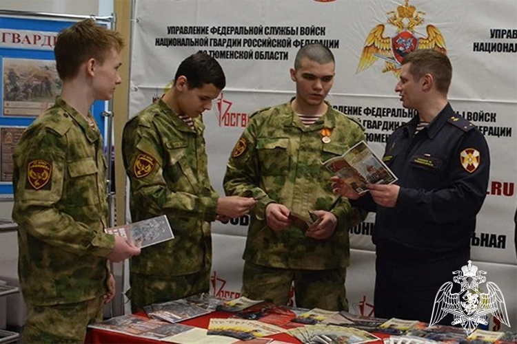 Более трёх тысяч человек посетили мультимедийную выставку «Росгвардия. Вехи истории» в тюменском Историческом парке