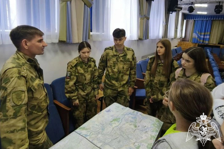 Ко Дню космонавтики в Тюменской области росгвардейцы провели тематические мероприятия