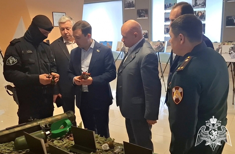 В Тюменской городской Думе открылась фотовыставка «Росгвардия. Всегда на страже» (видео)