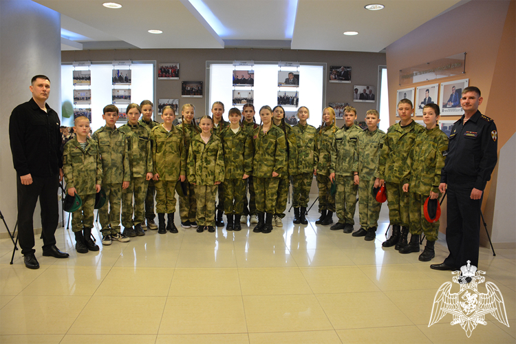 В Тюменской городской Думе завершила работу фотовыставка «Росгвардия. Всегда на страже»