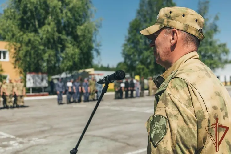 В Уральском округе Росгвардии определили сильнейших спортсменов в легкоатлетическом кроссе и служебном биатлоне