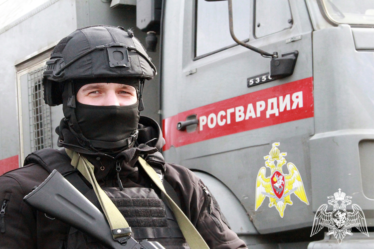 При содействии бойцов СОБР «Сова» Росгвардии в Тюмени задержаны подозреваемые в вымогательстве денежных средств (видео)
