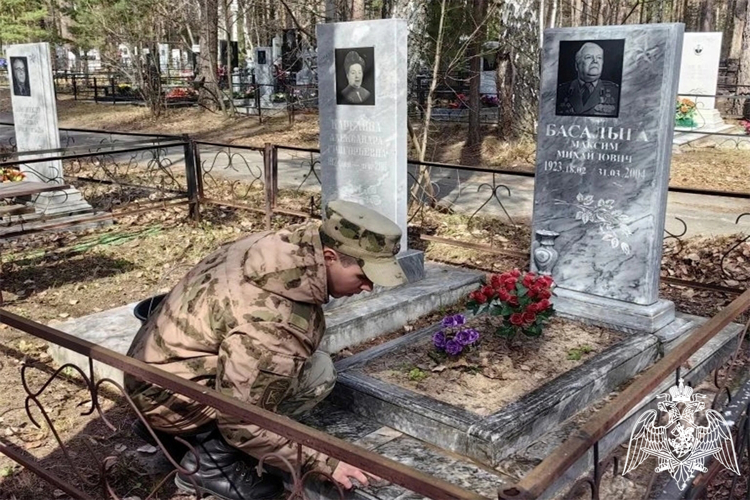 Кинологи Уральского округа Росгвардии присоединились к патриотической акции «На страже памяти»  