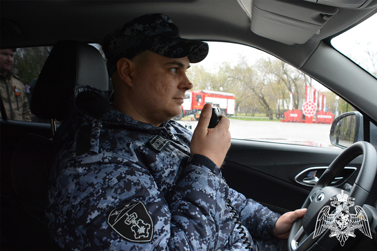 Росгвардейцы в Тюмени приняли участие в ежегодном патриотическом автопробеге «Нам дороги эти позабыть нельзя»