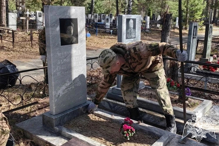 Кинологи Уральского округа Росгвардии присоединились к патриотической акции «На страже памяти»  