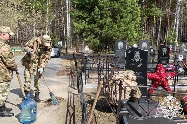 Кинологи Уральского округа Росгвардии присоединились к патриотической акции «На страже памяти»  