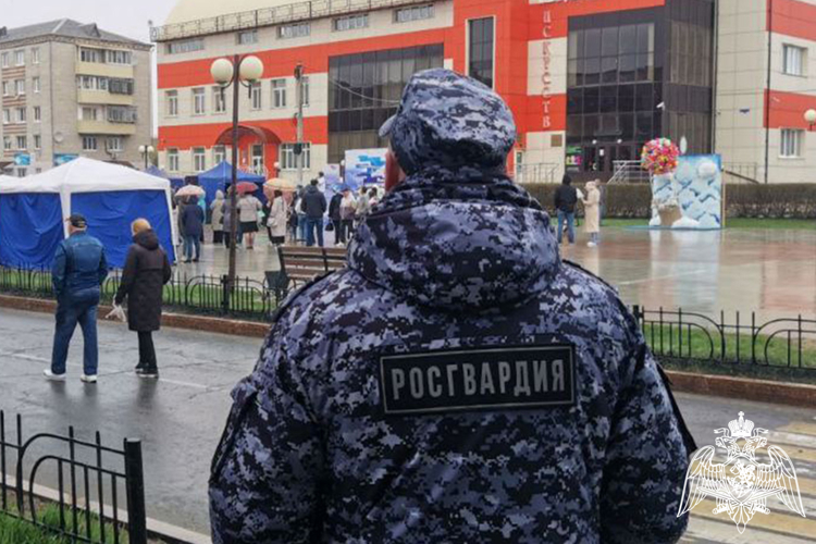 В День весны и труда росгвардейцы обеспечили безопасность праздничных мероприятий в Тюменской области