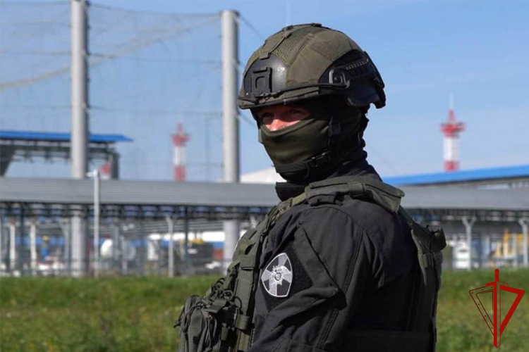 В Тюмени бойцы ОМОН «Вепрь» оказали содействие в проведении миграционного рейда