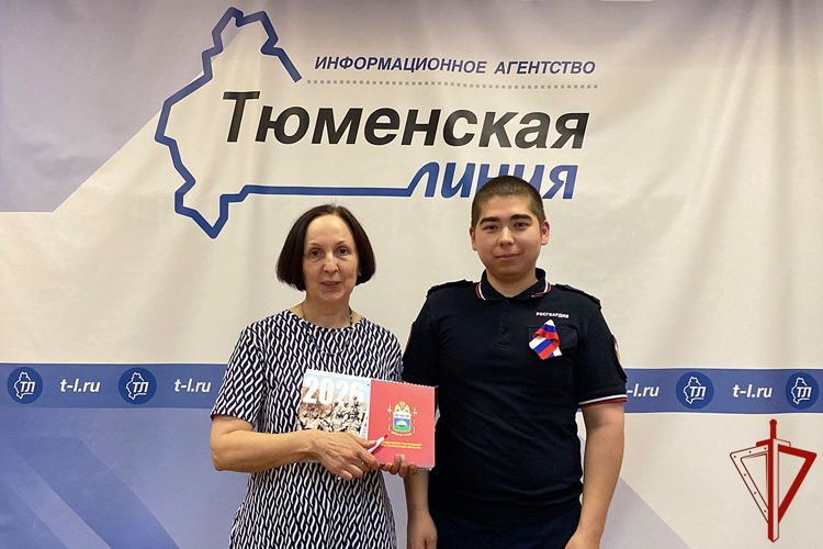 Росгвардейцы в Тюмени поздравили с Днем России руководство и коллективы взаимодействующих ведомств и учреждений 