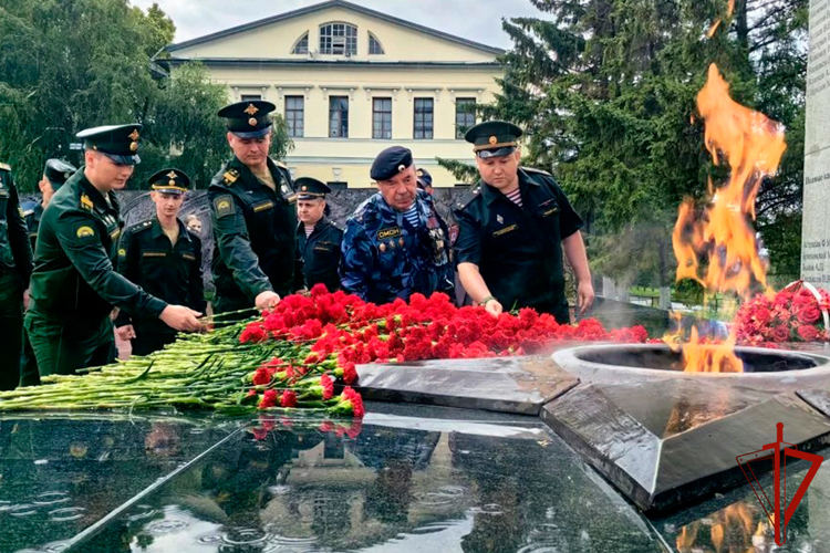 Росгвардейцы в Тюменской области присоединились к международной акции «Свеча памяти» в 85-ю годовщину начала Великой Отечественной войны