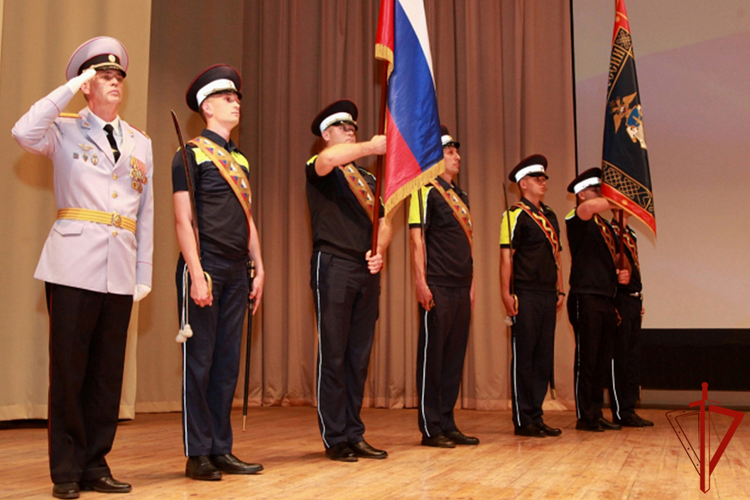В Тюмени состоялся выпуск сотрудников вневедомственной охраны Уральского округа Росгвардии, завершивших курс профессиональной подготовки