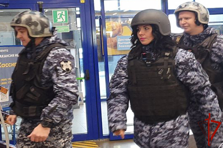 Благодарность директора Росгвардии вручена журналисту крупнейшего медиахолдинга Уральского федерального округа