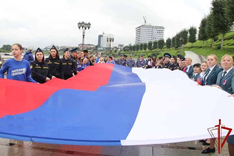 В День Государственного флага росгвардейцы провели мероприятия в Тюменской области