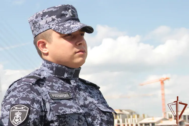 В Тюмени сотрудник Росгвардии во внеслужебное время задержал виновника ДТП