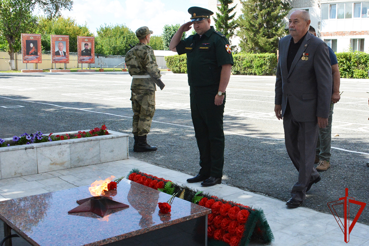 Память военнослужащих, погибших в разные годы при исполнении воинского долга, почтили в кинологическом центре Уральского округа Росгвардии 