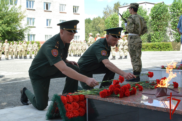 Память военнослужащих, погибших в разные годы при исполнении воинского долга, почтили в кинологическом центре Уральского округа Росгвардии 