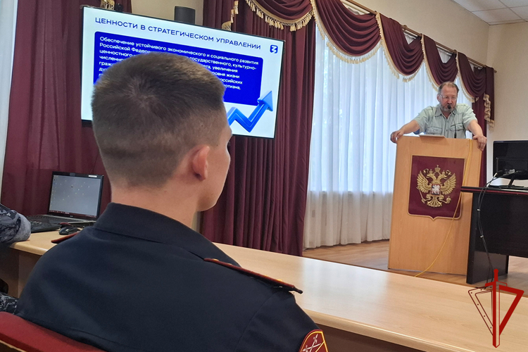 Росгвардейцы в Тюмени встретились с представителями регионального отделения Российского общества «Знание»